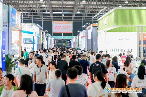 人流如潮星聚上海，家電銷售熱度攀升——第116屆中國日用百貨商品交易會(huì)盛大開幕